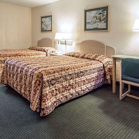 Rodeway Inn Gainesville - University Area Bagian luar foto