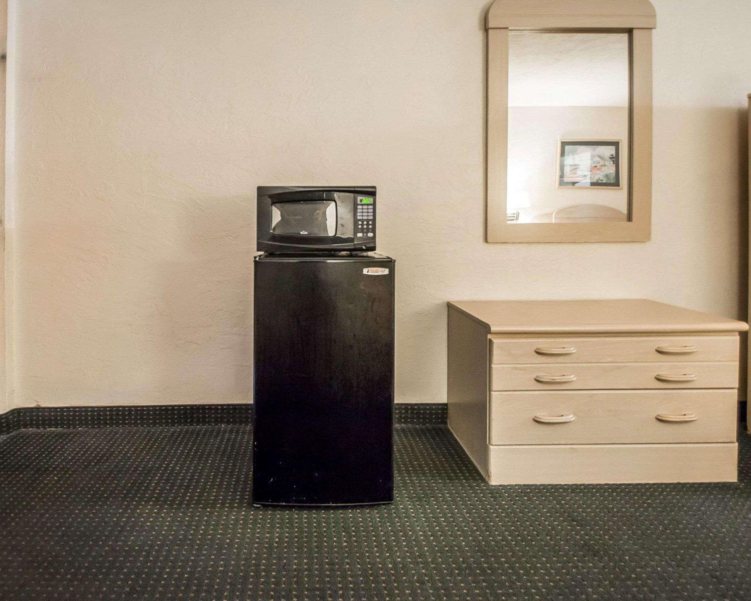 Rodeway Inn Gainesville - University Area Bagian luar foto