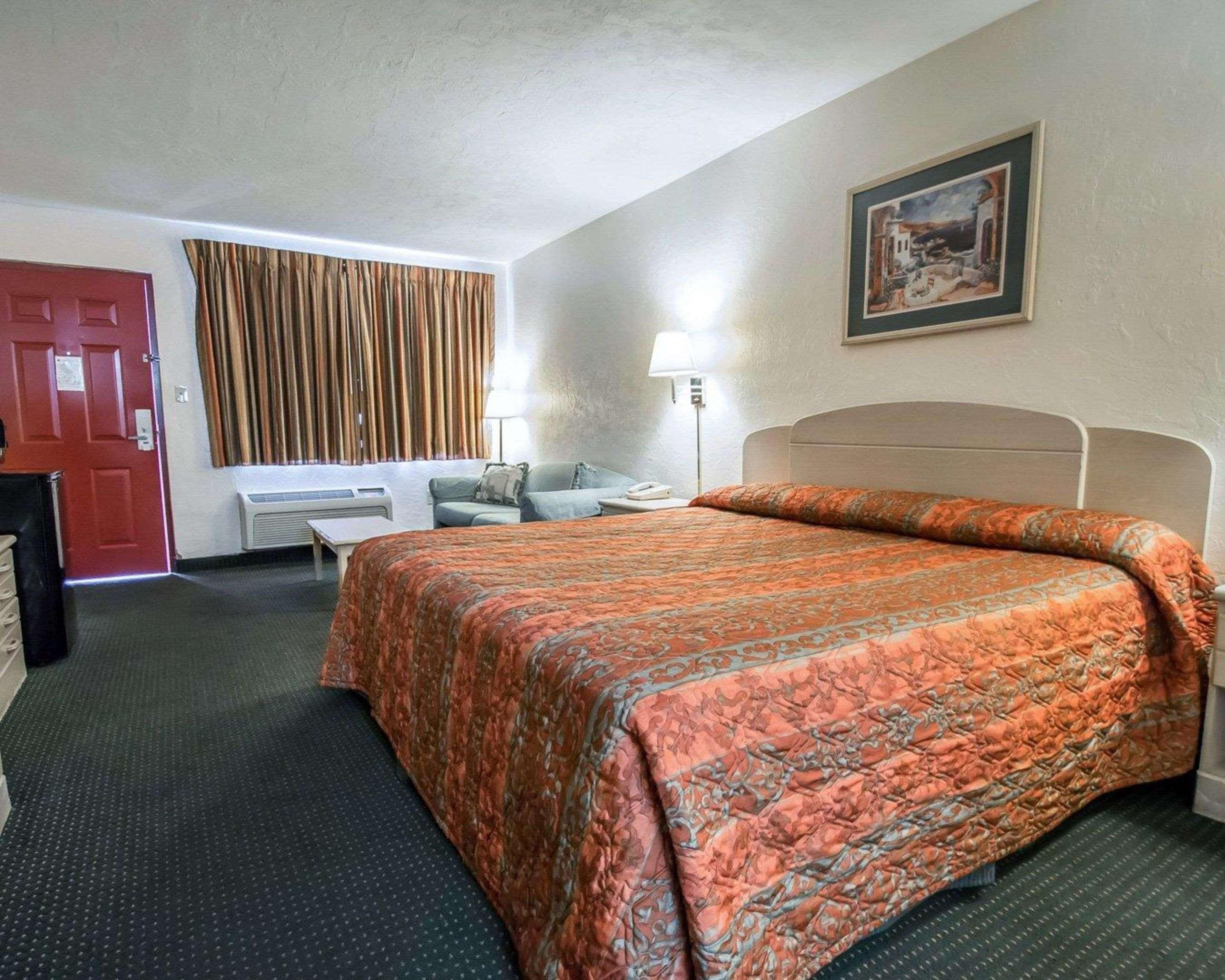 Rodeway Inn Gainesville - University Area Bagian luar foto