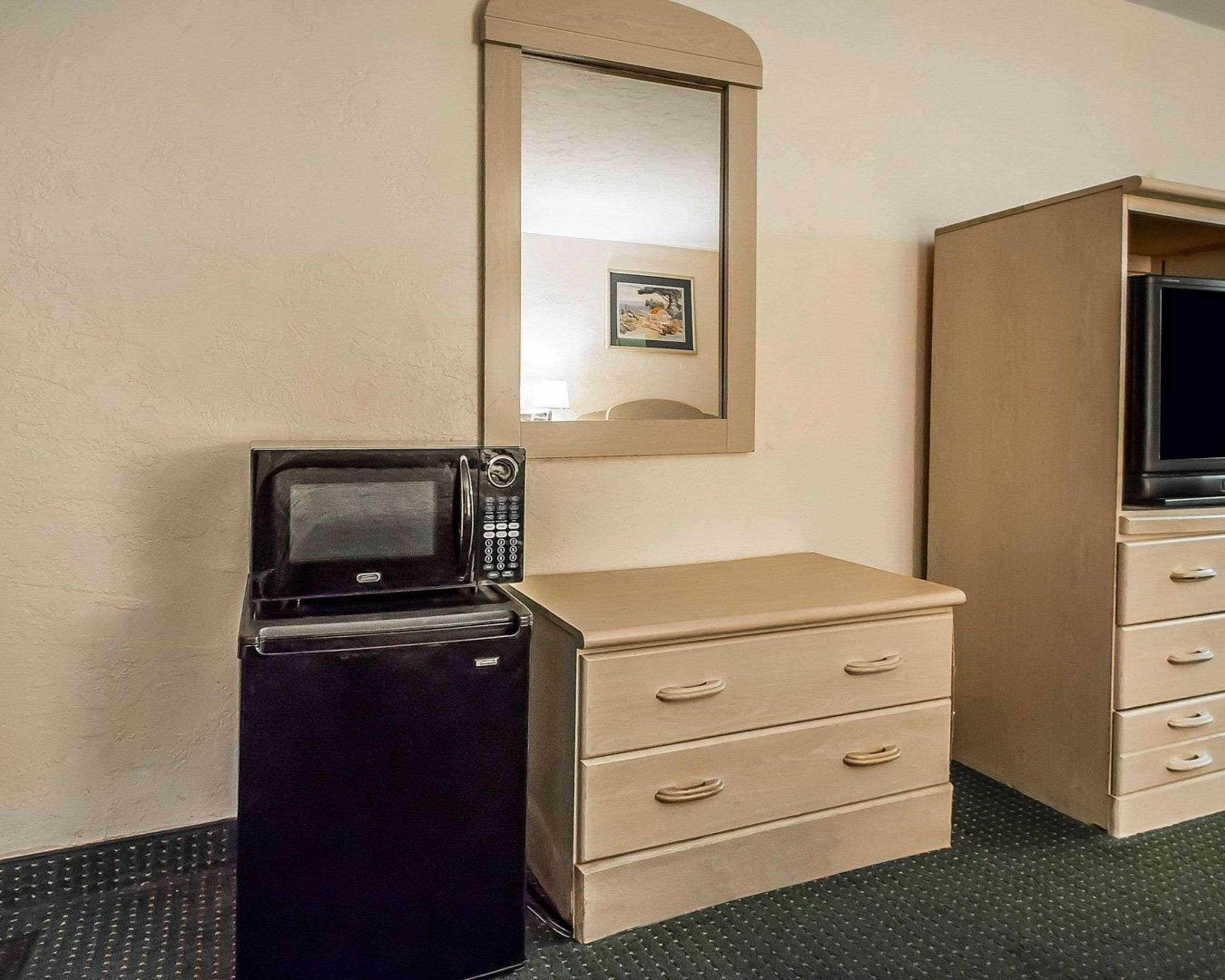 Rodeway Inn Gainesville - University Area Bagian luar foto