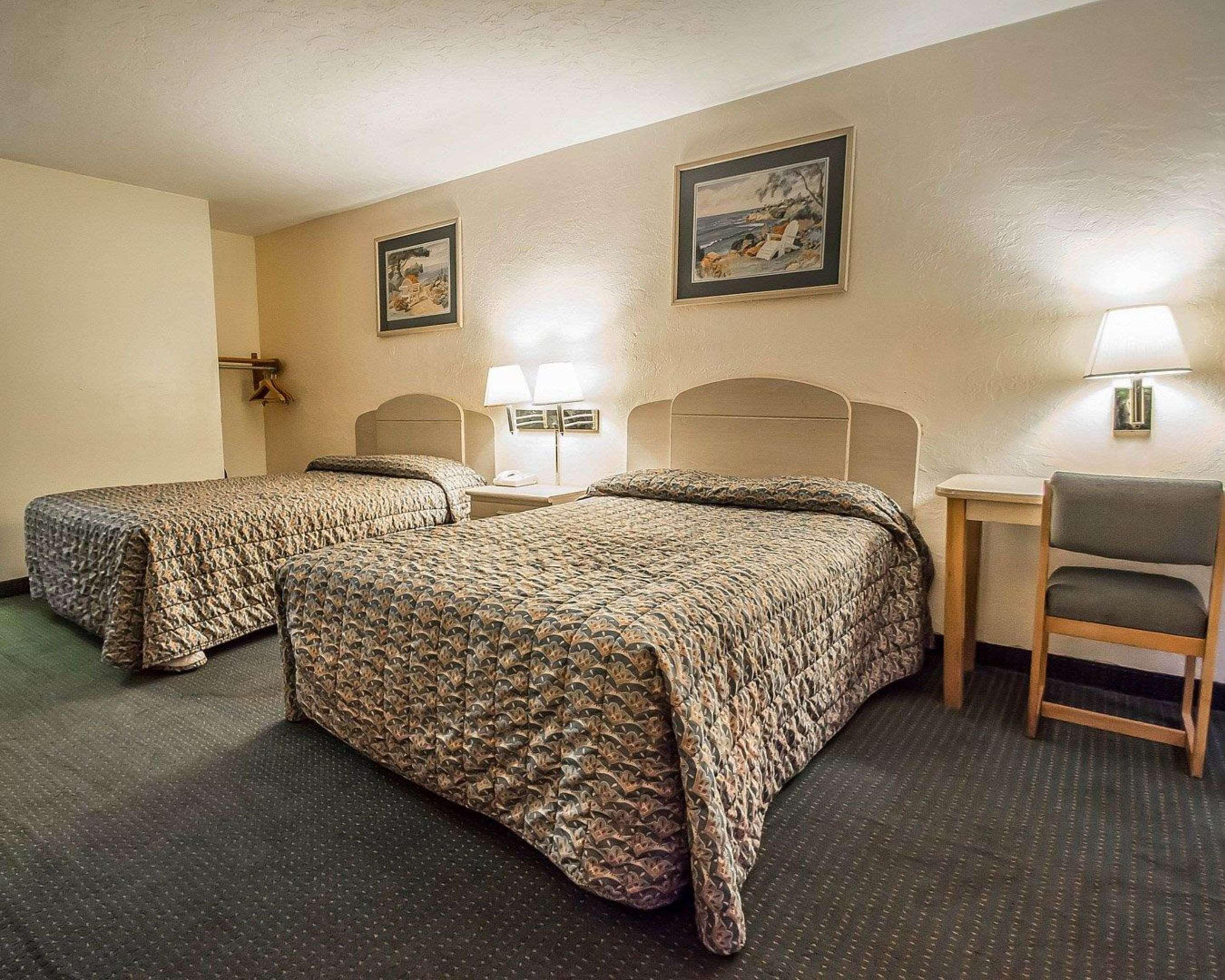 Rodeway Inn Gainesville - University Area Bagian luar foto