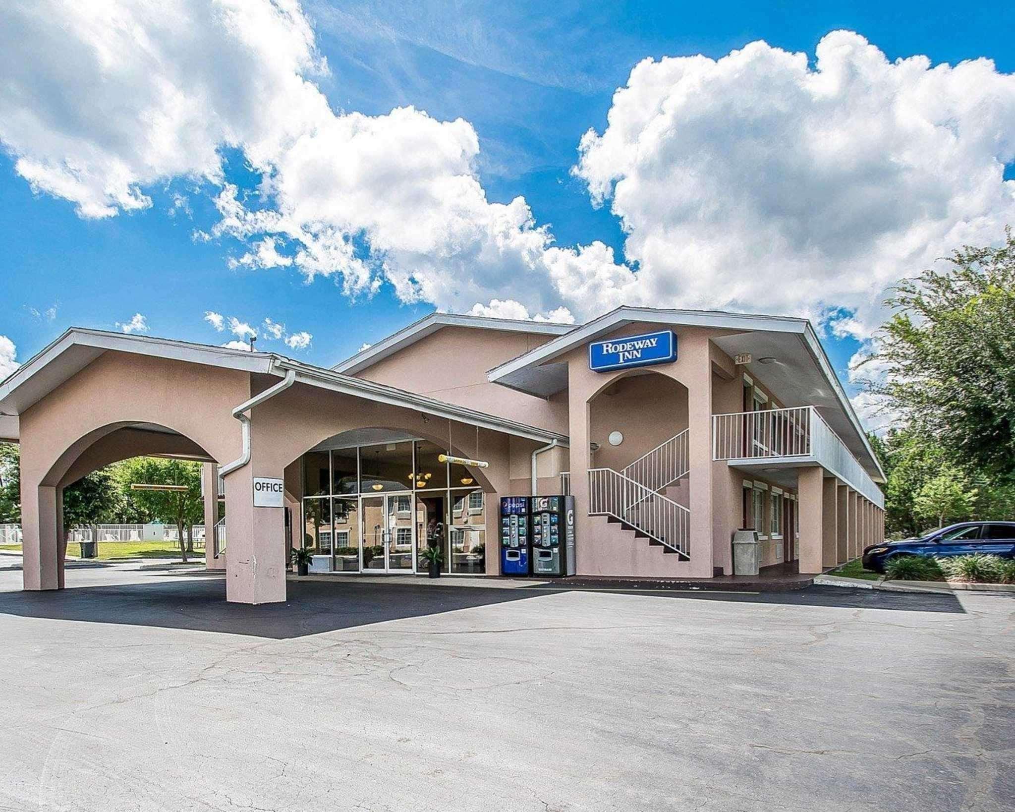 Rodeway Inn Gainesville - University Area Bagian luar foto