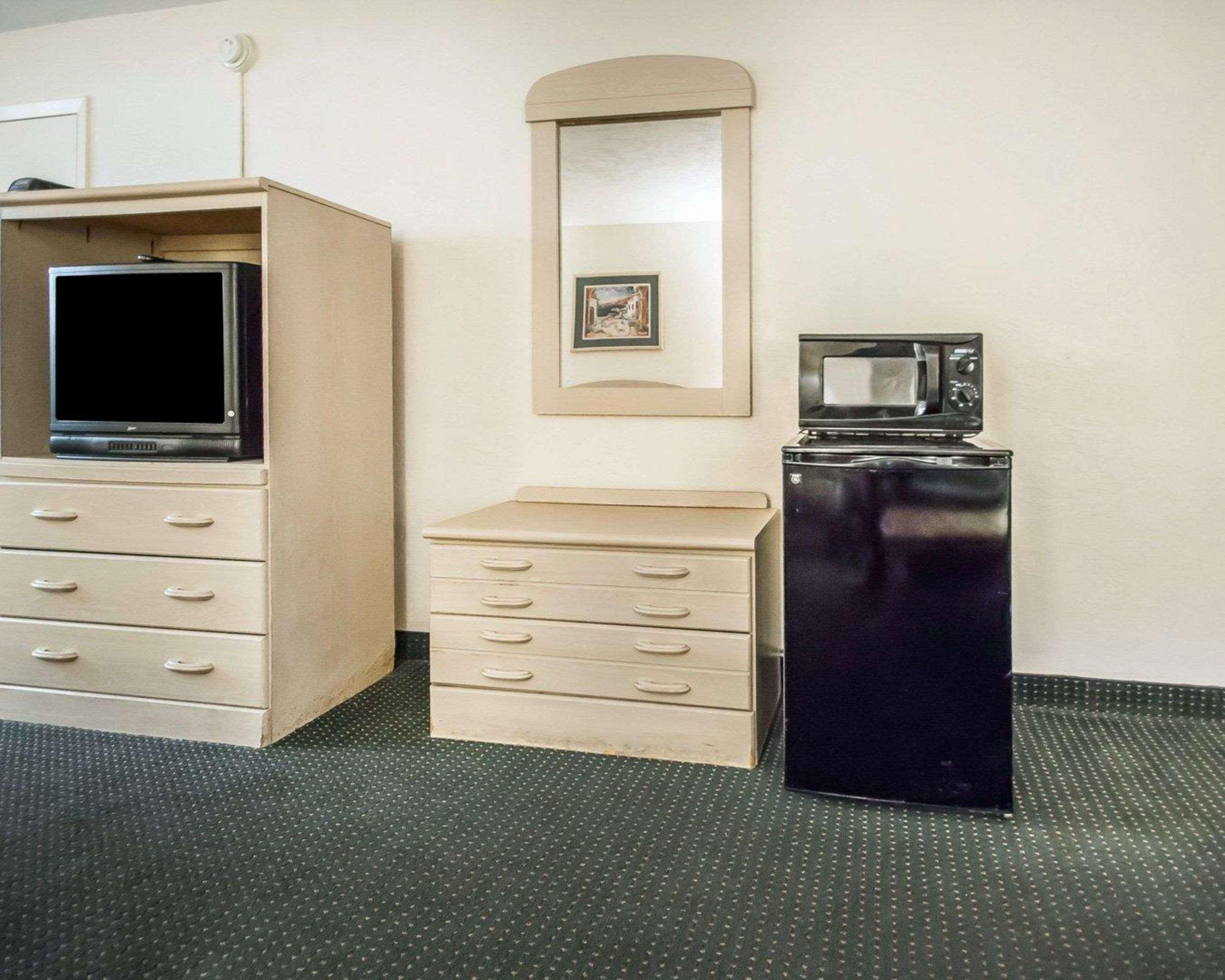 Rodeway Inn Gainesville - University Area Bagian luar foto