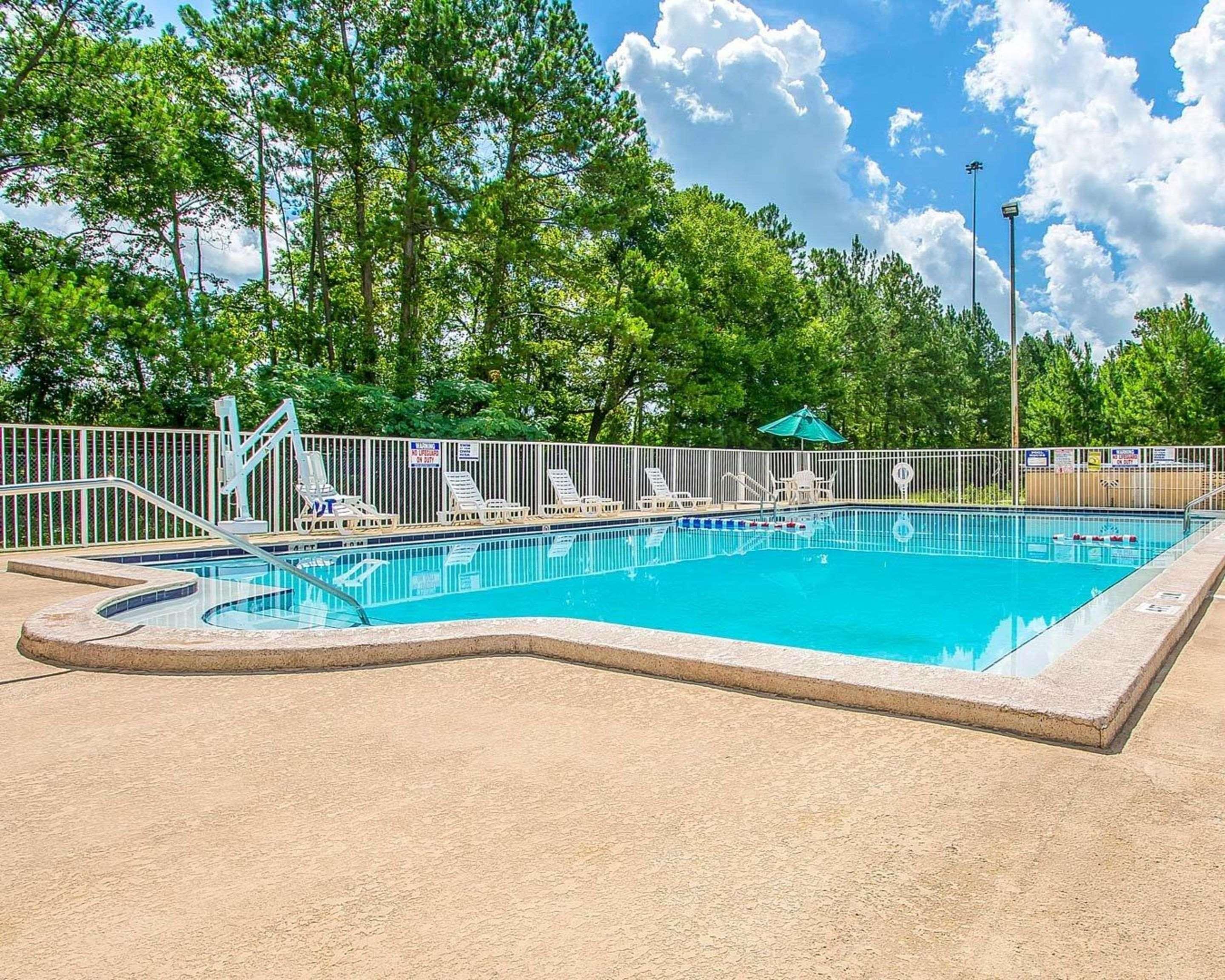 Rodeway Inn Gainesville - University Area Bagian luar foto