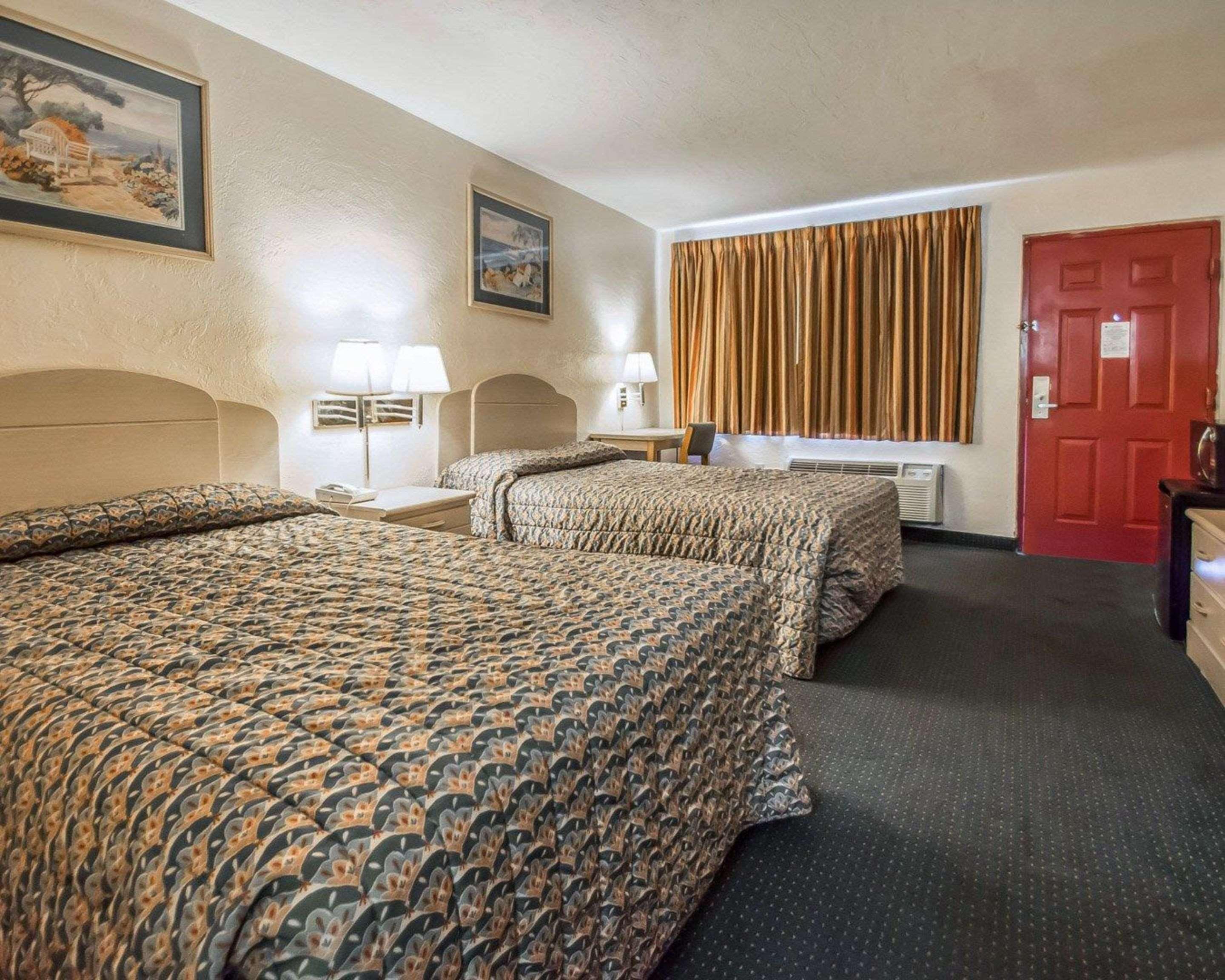 Rodeway Inn Gainesville - University Area Bagian luar foto