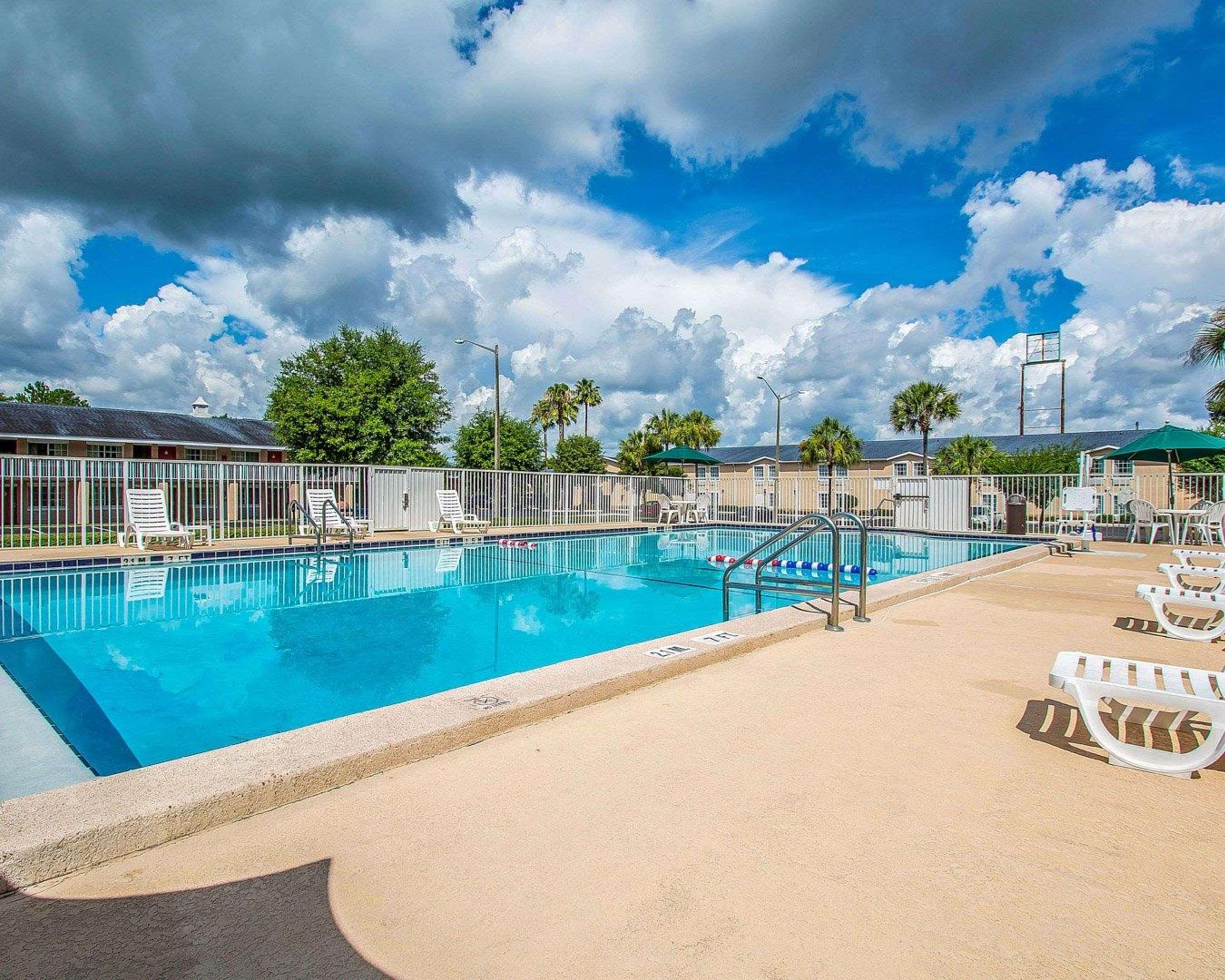 Rodeway Inn Gainesville - University Area Bagian luar foto