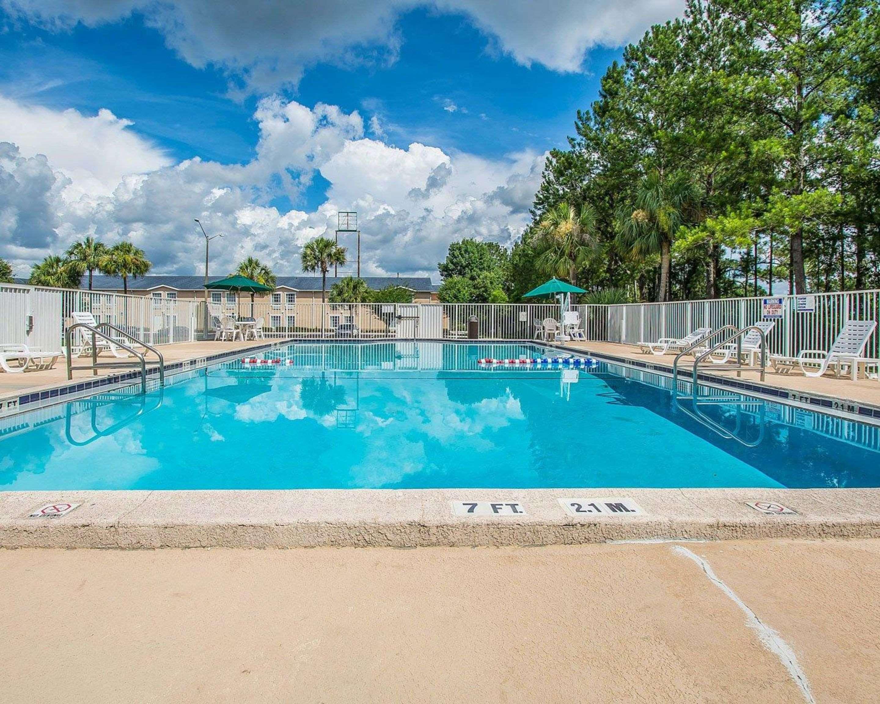 Rodeway Inn Gainesville - University Area Bagian luar foto
