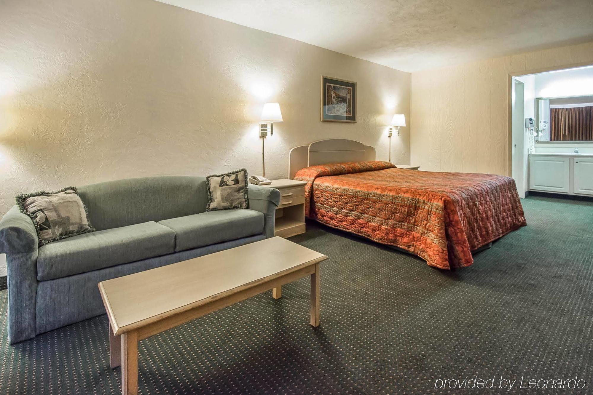 Rodeway Inn Gainesville - University Area Bagian luar foto